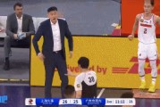 DB视讯官网👀杜锋抱怨犯规吹罚！裁判直接吹T！杜锋怒骂：WCNM！