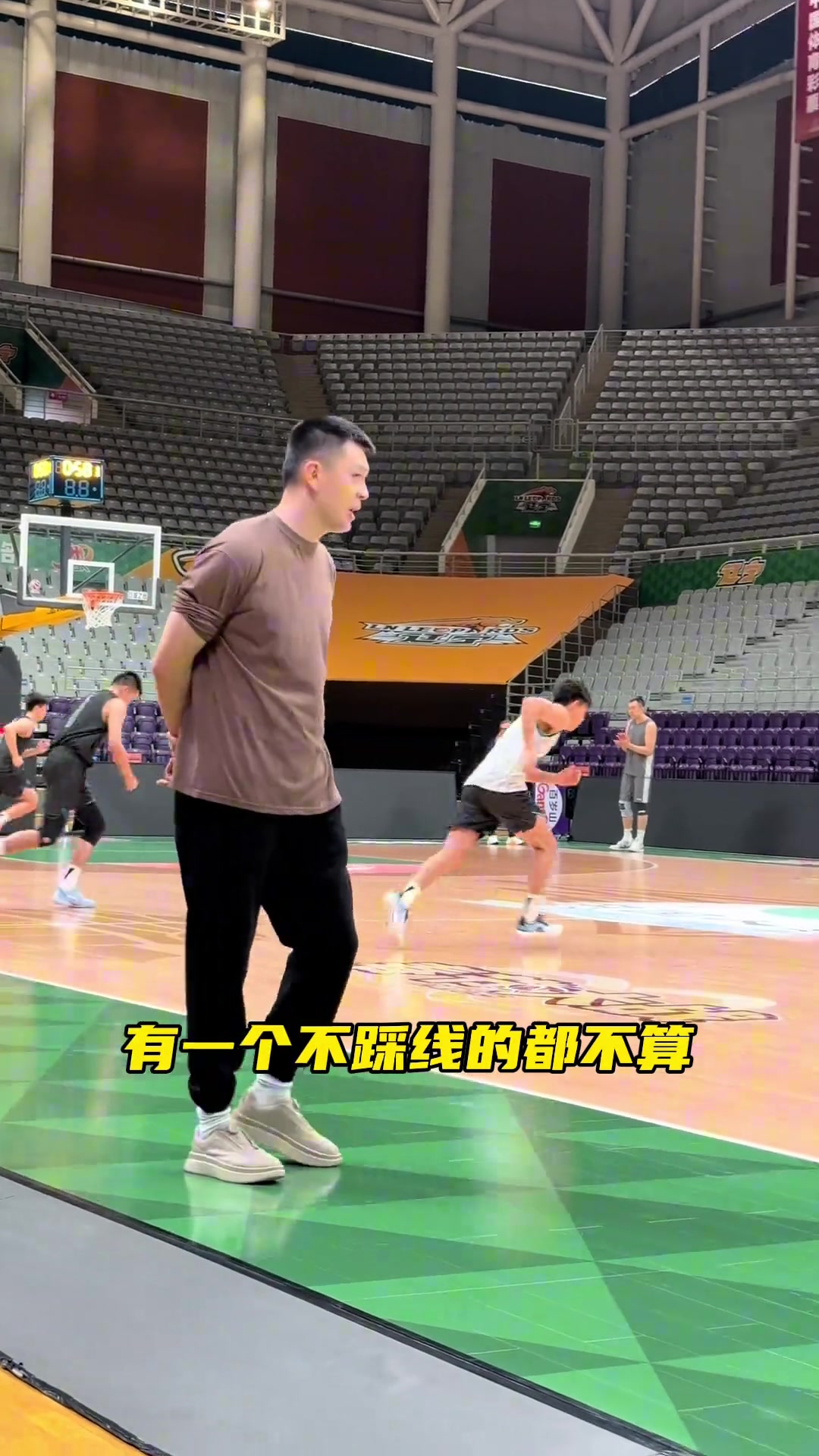 DB电子官网体能拉练17折？杨鸣：季后赛的比赛 拼的就是这个