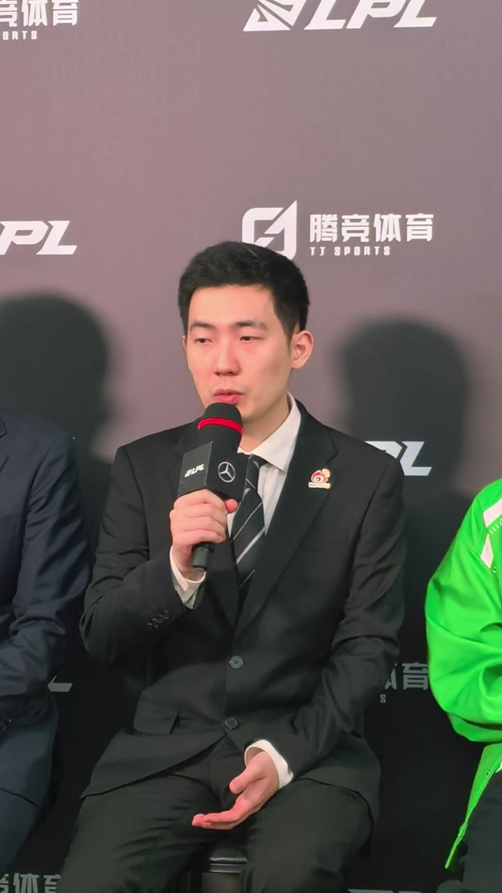 DB视讯官网格温和蔚能同时给到对面的啊？Nofe教练：这个还要回去再商讨