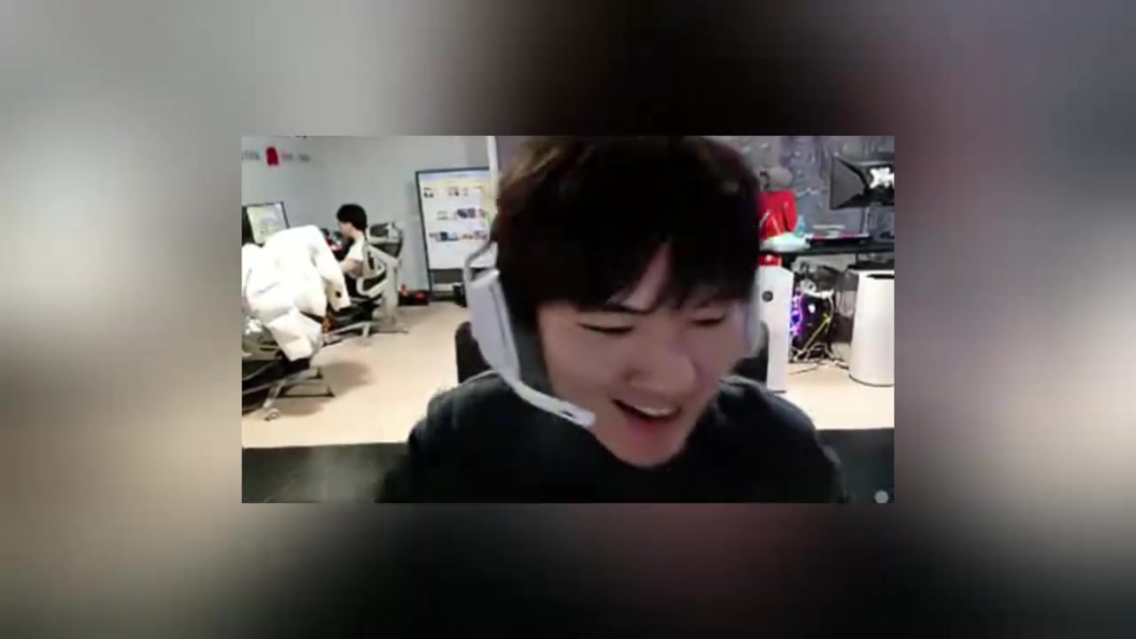 DB电子官网重赛重赛😆JKL韩服遇Deft多次被单杀：不公平 他多个屏障！