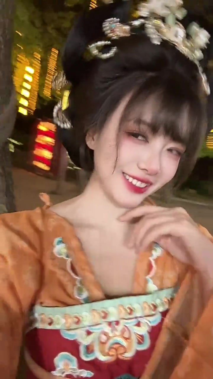 DB视讯百家乐老二是对的！😭主持骆歆发布整活视频：大王~来追我呀~